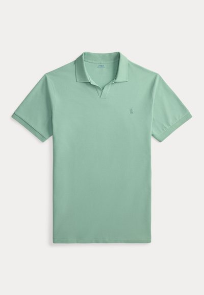 Μέντα πράσινη κοντομάνικη πόλο μπλούζα με γιακά, λαιμόκοψη σε σχήμα V και μικρό κεντημένο λογότυπο στο στήθος.