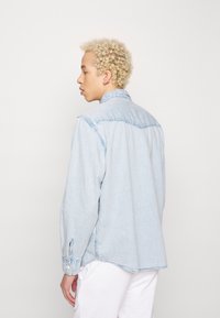 Levi's® RELAXED WESTERN - Camisa - blue icy