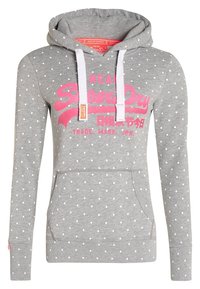 Felpa grigia con pois bianchi, cappuccio a doppio strato con lacci, grande logo rosa "SuperDry", tasca frontale, polsini e orlo a costine.