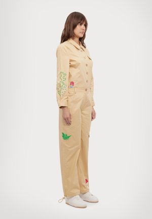 KARLA PANTS - Cargo trousers - brown