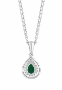Strieborný prívesok na náhrdelníku so zeleným kameňom v tvare slzy, obklopeným kruhovým obrysom s malými, rovnomerne rozloženými bodkami.