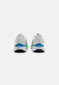 Nike Performance AIR ZOOM PEGASUS 40 - Utcai futócipők - platinum tint/black/white/green strike/star blue