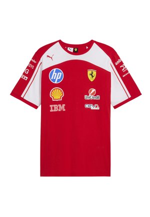 Camiseta de carreras Ferrari en rojo y blanco con el logo de Puma y logotipos de patrocinadores que incluyen HP, Shell, IBM, UniCredit y CEVA en el frente y las mangas.
