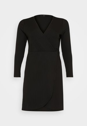 Černé zavinovací šaty z žebrované tkaniny. Mají dlouhé rukávy a výstřih do V, boční rozparek a přiléhavý pas pro elegantní siluetu.