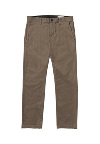 Pantalon marron à jambes droites avec passants de ceinture, poches latérales et fermeture à bouton à la taille sur fond blanc.