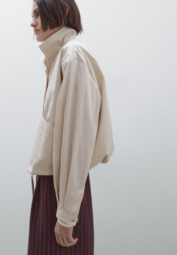 WITH SEAMS AND GATHERING  - Leather jacket4