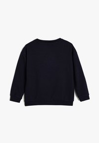 Sudadera azul marino con mangas largas, puños acanalados y cuello redondo. Material de algodón suave, que presenta un diseño simple y sin adornos.