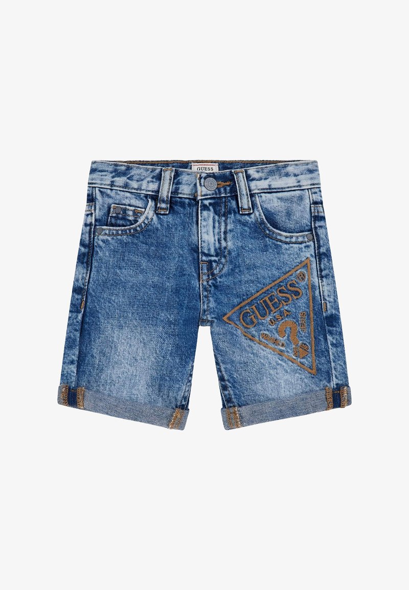 Vaaleansiniset farkkushortsit, joissa on taitettu helma ja ruskea brodeerattu kolmio-logo. Viisipaikkainen malli, jossa on metallinen nappikiinnitys.