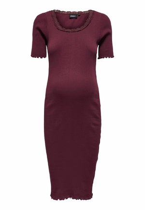 Tehotenské šaty bordovej farby s žebrovanou textúrou, krátkymi rukávmi, zaoblenými okrajmi a výstrihom do písmena U s čipkovou lemovkou, s dĺžkou po kolená.