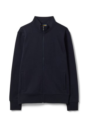 Marineblauwe jas met volledige rits, opstaande kraag, lange mouwen en twee zijzakken, plat gelegd op een witte achtergrond.