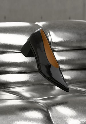 Bianco, BIALEONORA COURT SHOE - Κλασικές γόβες - black pratia