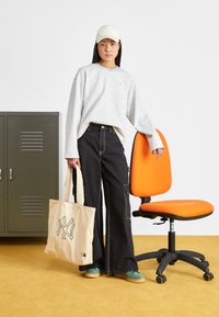 New Era Maisiņveida soma - white