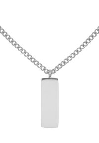 Zilveren metalen ketting met een platte rechthoekige hanger met een geborstelde afwerking, hangend aan een schakelkettinkje.