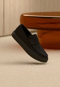 Valitud, triple black