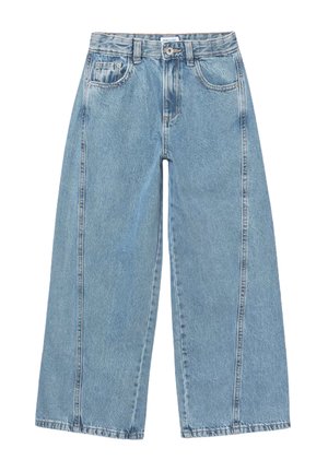 Jeans denim azzurri chiaro a gamba larga con chiusura frontale con bottoni e cerniera, passanti per cintura e design a cinque tasche.