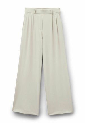 Beige Hosen mit weitem Bein, vorderen Falten, Gürtelschlaufen und verdecktem vorderem Verschluss, flach auf weißem Hintergrund dargestellt.