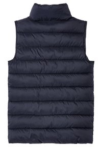 Tummansininen puffertakki, jossa on korkea kaulus, vaakasuora tikkauskuvio ja ilman hihoja. Joustava rakenne ja kevyt materiaali.