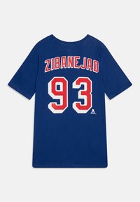 Námornícko modré bavlnené tričko s nápisom "ZIBANEJAD" v červenej a bielej farbe nad číslom "93" na chrbte, s krátkymi rukávmi a okrúhlym výstrihom.