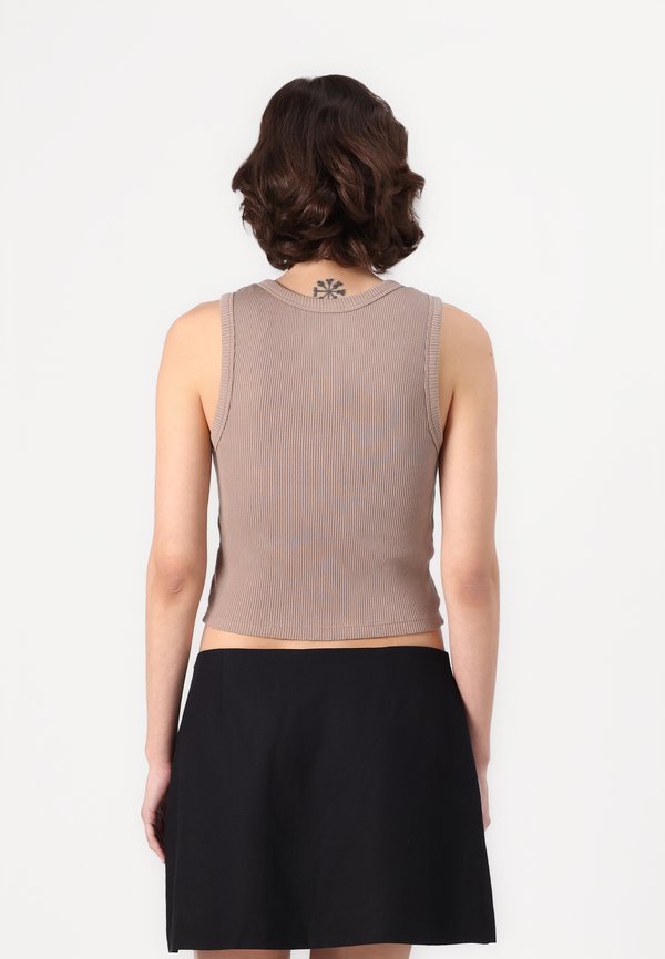 CROP BUTTON FRONT - Top - mountain trail2