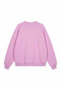 Růžový bavlněný sweatshirt s volným střihem, kulatým výstřihem a žebrovanými manžetami a lemem. Nabízí hladkou texturu a žádné viditelné logo.