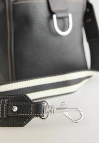 Next Umhängetasche - black