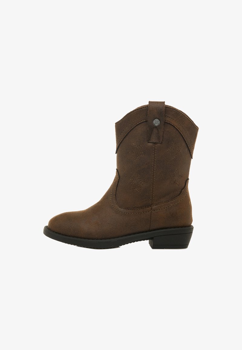 Stivaletto da cowboy in suede marrone con tacco basso a blocco, cuciture decorative e modelli a stella, punta arrotondata e una linguetta sulla gamba.