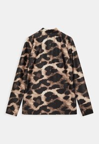 Camisa de manga longa em tecido estampado com um padrão de leopardo preto e castanho, com uma bainha direita e uma textura suave e macia.
