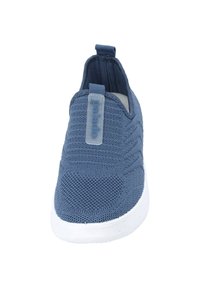 Scarpa slip-on in maglia blu con tomaia texturizzata, suola in gomma bianca e linguetta in tessuto. Presenta un motivo decorativo a onde.