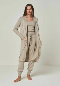 Unausgewählt, taupe