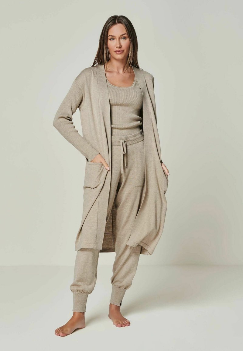 YOU LOOK PERFECT MERINO WOOL LOUNGEWEAR SET 3 PIECES - Nachtwäsche Set - taupe