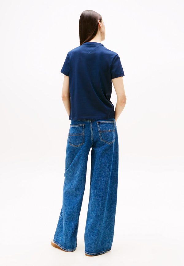 REG MELANGE BADGE - Basic T-shirt3