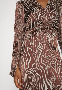 Gestuz FABIOLAGZ MIDI DRESS - Φόρεμα ημέρας - brown
