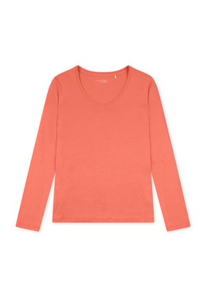 Korálová trička s dlouhým rukávem a výstřihem do V, vyrobené z měkkého materiálu, s hladkým povrchem a bez výrazných vzorů nebo ozdob.