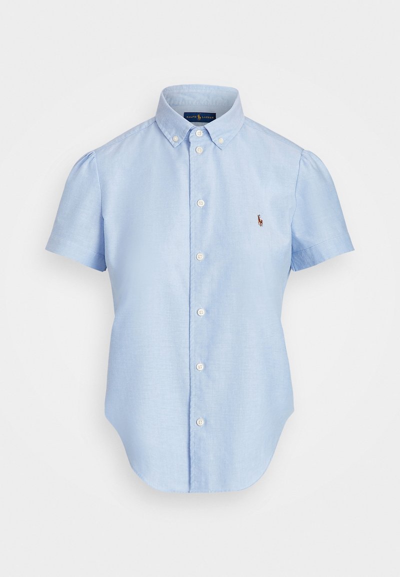 Kortärmad, ljusblå skjorta med knappar i bomull. Har en klassisk krage och en liten broderad logotyp på bröstet.