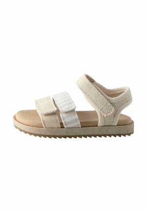 Beige åben-tå sandal med tre justerbare stofremme og en tekstureret sål til hverdag.