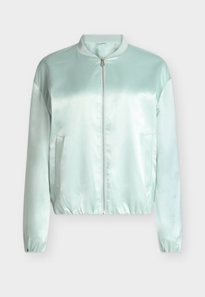 Licht mintgroene satijnen bomberjack met rits aan de voorkant, geribde kraag en manchetten, en twee zijzakken.