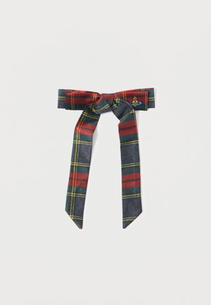 Kockovaný stužka v námorníckej, červenej a žltej farbe. Má stredový uzol s dlhými, zužujúcimi sa koncami. Na jednej strane sa nachádza malá vyšitá logo.