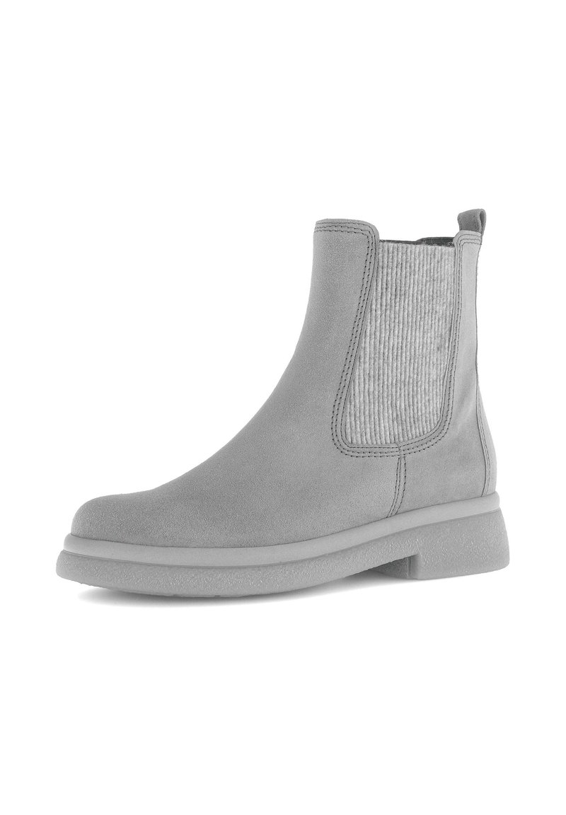 Grijze suede enkellaars met elastische zijkanten en een gestructureerde stoffen inzet. Voorzien van een ronde neus en een lage, stevige rubberen hak.