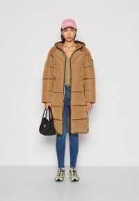 ONLY ONLNEWAMANDA LONG PUFFER COAT - Wintermantel - otter