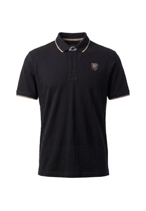 Polo de manga corta negro con ribete beige en el cuello y las mangas, tapeta de tres botones y logo en forma de escudo en el pecho izquierdo.