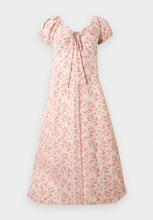 Crèmekleurige midi-jurk met pofmouwen, roze bloemenprint, geplooide borstpartij en strikdetail aan de voorzijde in het midden.