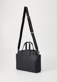 Lacoste TOP HANDLE BAG - Sac à main - noir