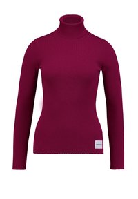 Hřejivý svetr s dlouhým rukávem a žebrovaným rolákem v tmavě magentové barvě s malou bílou nášivkou loga Calvin Klein Jeans poblíž lemu.
