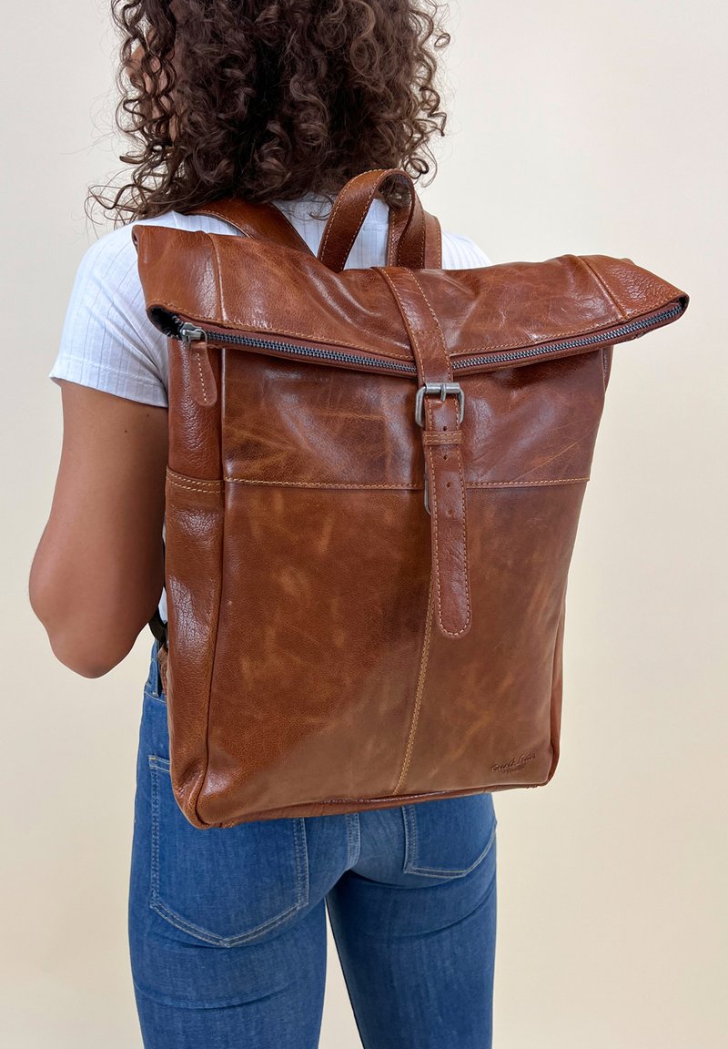Gusti Leder HENNING Sac à dos braun/marron ZALANDO.FR