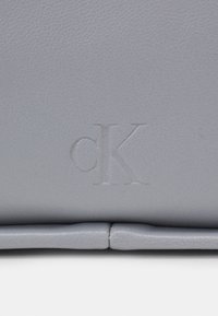 Calvin Klein Jeans KNOTTED BLOCK - Kabelka - quarry