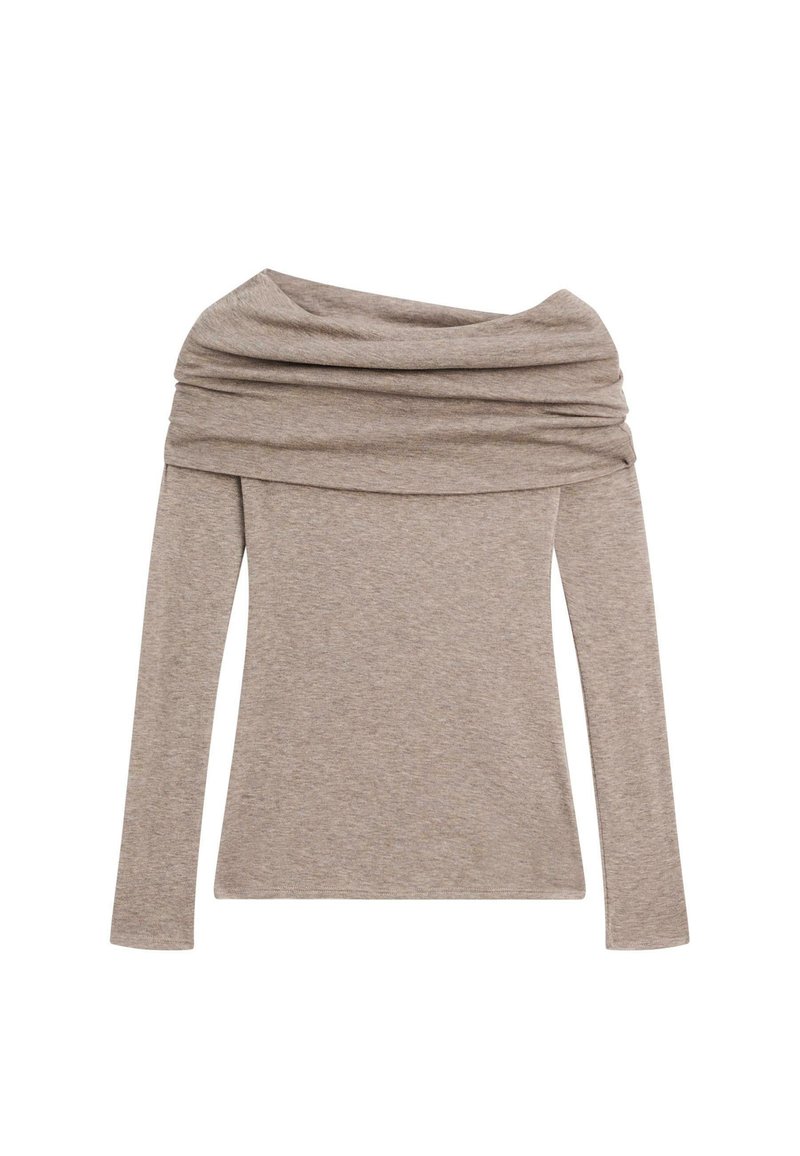 Top a maniche lunghe, senza spalle, di un leggero colore taupe. Realizzato in tessuto morbido con scollo drappeggiato e maniche aderenti.