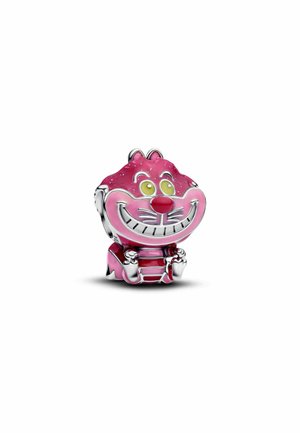 Charm di un gatto sorridente rosa e argento con grandi occhi gialli, naso rosso e corpo striato, seduto con le zampe alzate su uno sfondo bianco.