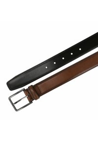 Zwei Ledermeister: einer schwarz mit glatter Oberfläche und gestanzten Löchern, der andere braun mit eleganter Textur und einer silbernen Metallschnalle.
