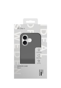 Czarna obudowa Black Mirror na iPhone 17 z gładkim wykończeniem, zaokrąglonymi krawędziami, przejrzystymi wycięciami na aparat oraz opakowaniem prezentującym szczegóły produktu.