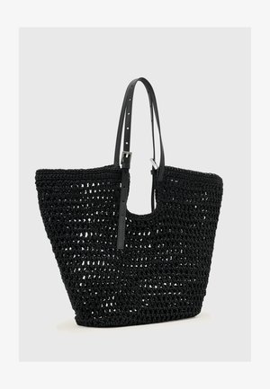 Borsa tote nera tessuta con trama aperta e due sottili tracolle in pelle regolabili con fibbie argentate.